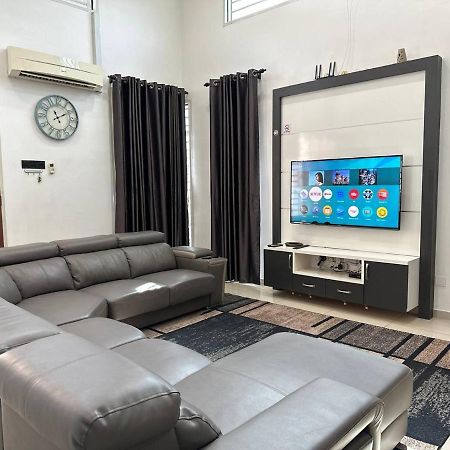 Bandar Melaka Family Bungalow Private Pool Bbq Wifi Netflix מראה חיצוני תמונה