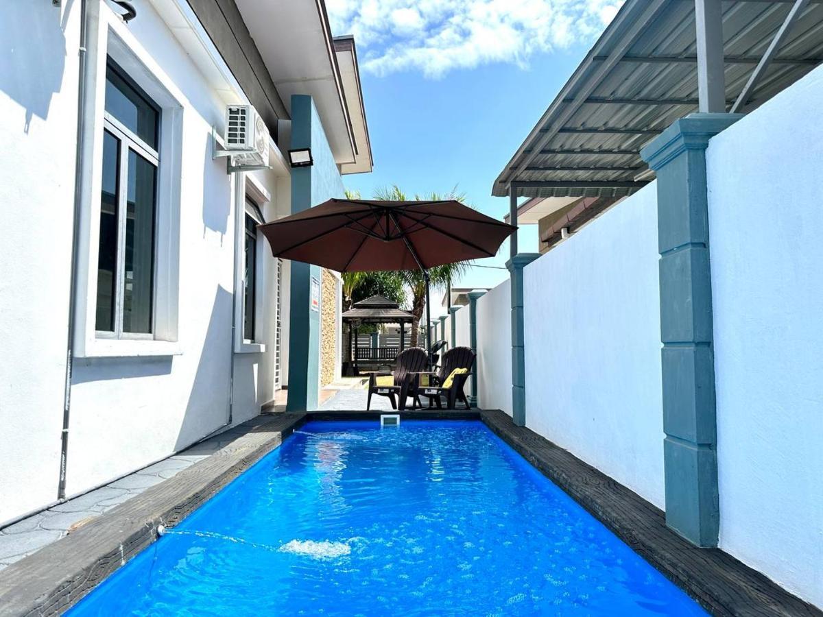 Bandar Melaka Family Bungalow Private Pool Bbq Wifi Netflix מראה חיצוני תמונה