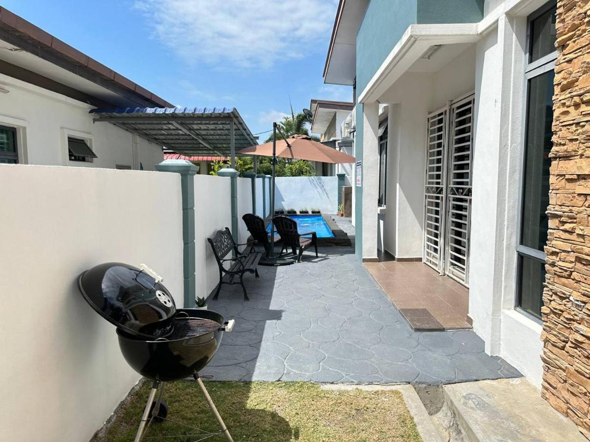 Bandar Melaka Family Bungalow Private Pool Bbq Wifi Netflix מראה חיצוני תמונה