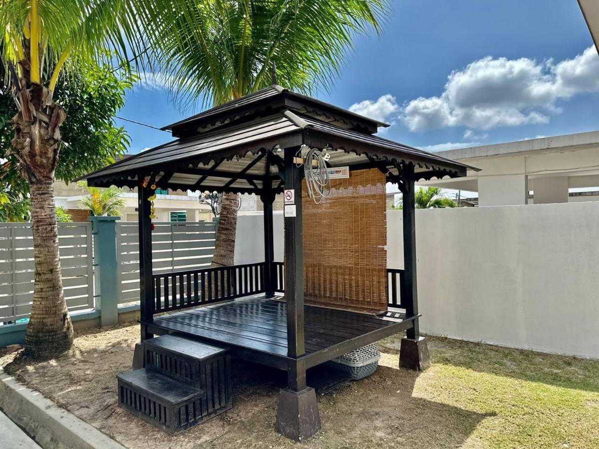 Bandar Melaka Family Bungalow Private Pool Bbq Wifi Netflix מראה חיצוני תמונה