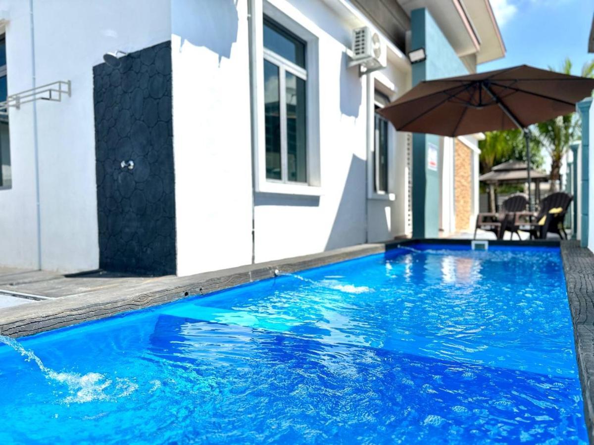 Bandar Melaka Family Bungalow Private Pool Bbq Wifi Netflix מראה חיצוני תמונה